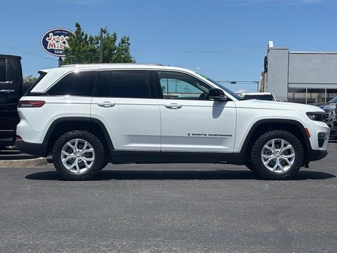 Used 2023 Jeep Grand Cherokee Limited w/ Trailer Tow Prep Group (B) AWD/4WD image 50