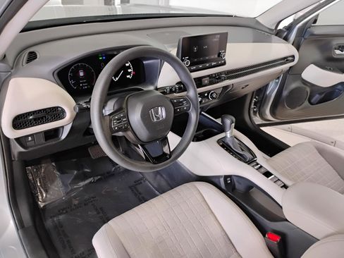 Used 2024 Honda HR-V LX image 9