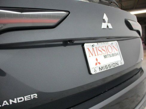 New 2026 Mitsubishi Outlander SE image 4