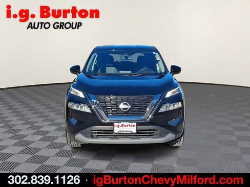 Used 2023 Nissan Rogue SV image 2