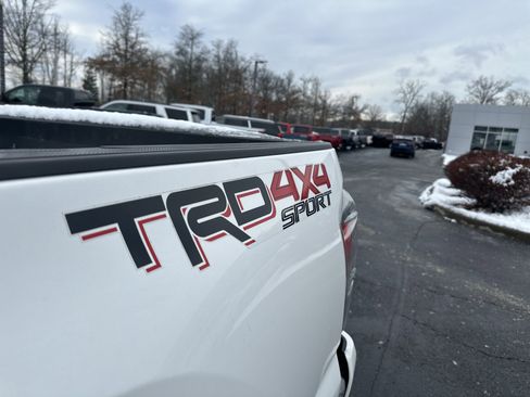 Used 2020 Toyota Tacoma TRD Sport image 31