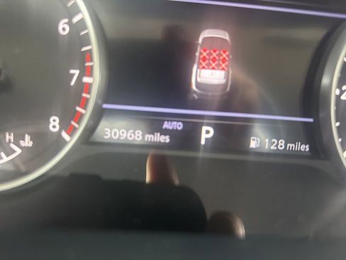 Used 2023 Nissan Pathfinder SL AWD/4WD image 9