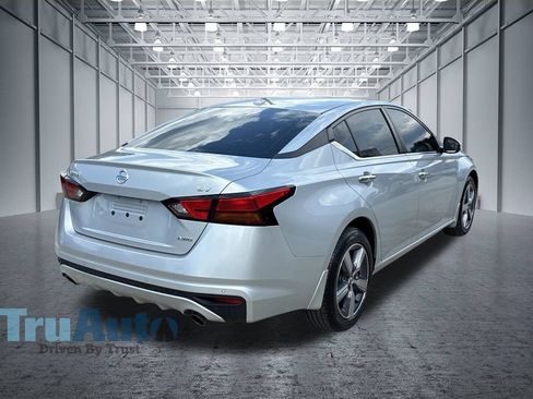 Used 2021 Nissan Altima 2.5 SV w/ SV Premium Package AWD/4WD image 8