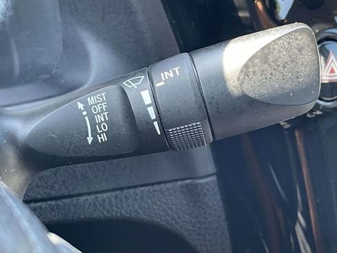 Used 2018 Toyota Corolla LE FWD image 28