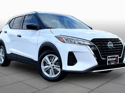 Used 2023 Nissan Kicks S FWD image 3