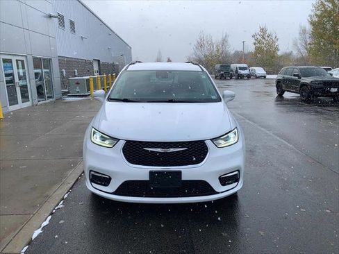 Certified 2022 Chrysler Pacifica Touring-L image 1