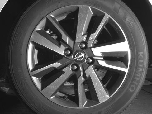 Used 2025 Nissan Versa SV FWD image 14