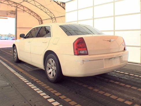 Used 2007 Chrysler 300 RWD image 8