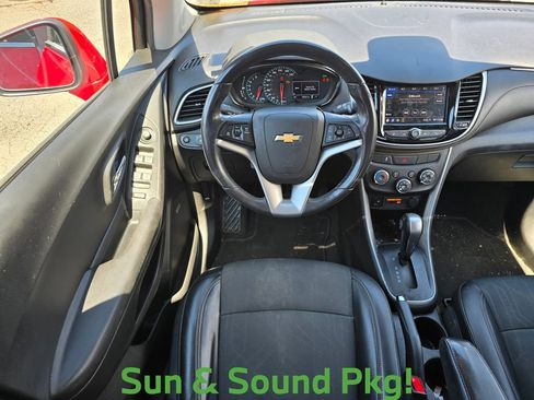 Used 2020 Chevrolet Trax LT w/ Sun & Sound Package AWD/4WD image 18