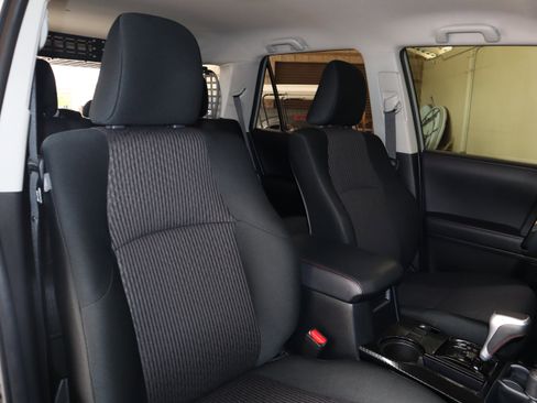 Used 2022 Toyota 4Runner TRD Off-Road AWD/4WD image 41