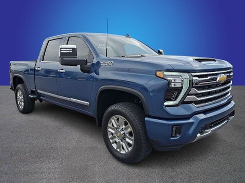 Used 2025 Chevrolet Silverado 2500 High Country w/ Technology Package image 3