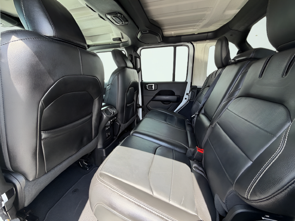 Used 2022 Jeep Wrangler Unlimited Sahara AWD/4WD image 18