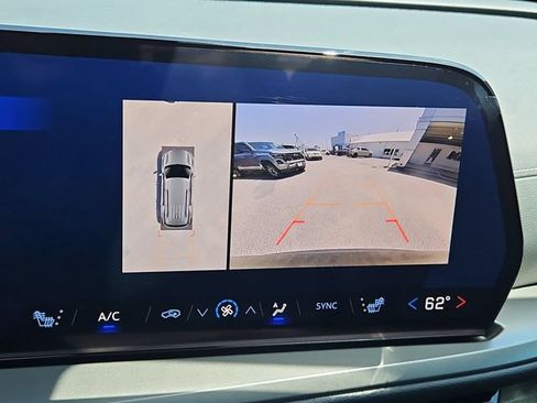 Certified 2024 Chevrolet Traverse LT FWD image 16