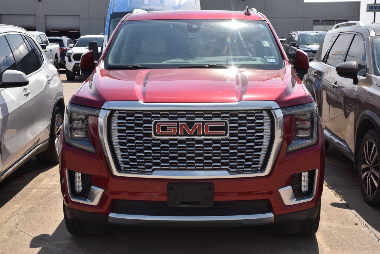 Used 2021 GMC Yukon XL Denali w/ Denali Premium Package RWD image 3