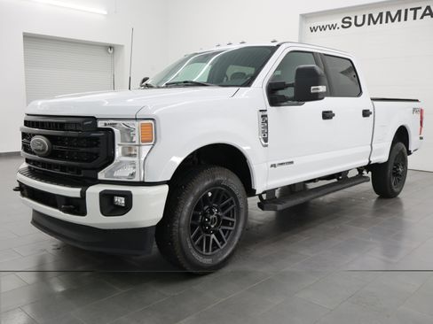 Used 2022 Ford F250 XLT w/ Black Appearance Package AWD/4WD image 7