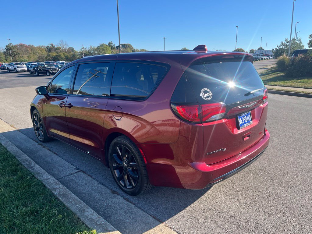 Used 2020 Chrysler Pacifica Touring w/ S Appearance Package FWD image 4