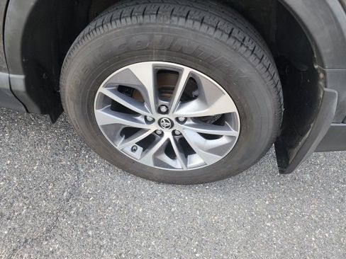 Used 2018 Toyota RAV4 AWD Hybrid image 12
