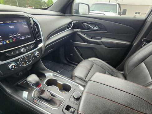 Used 2023 Chevrolet Traverse RS AWD/4WD image 17