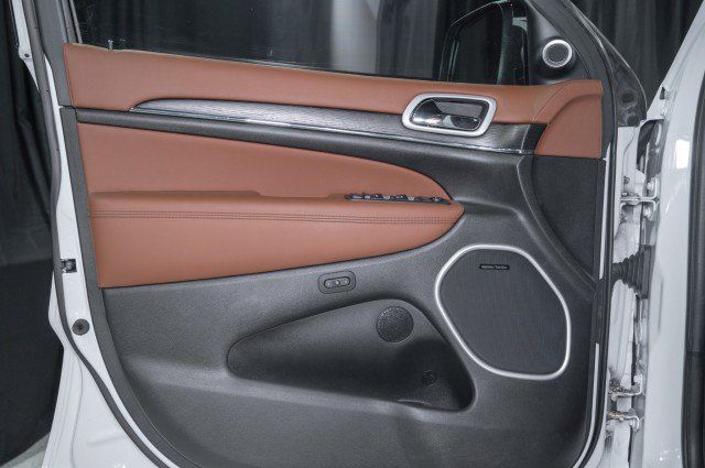 Used 2018 Jeep Grand Cherokee Summit AWD/4WD image 9