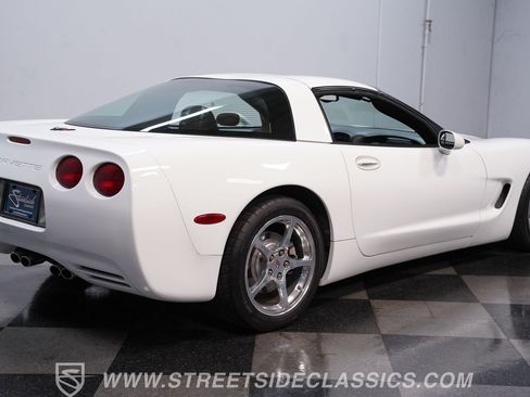 Used 2004 Chevrolet Corvette Coupe w/ Roof Package RWD image 12