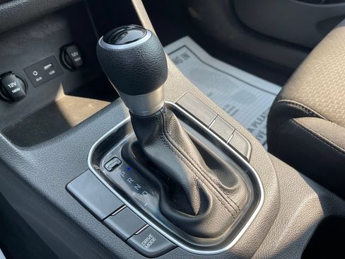 Used 2018 Hyundai Elantra GT FWD image 28