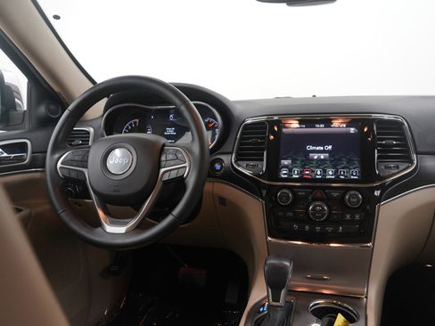 Used 2019 Jeep Grand Cherokee Limited image 15