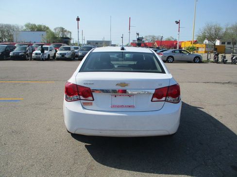 Used 2016 Chevrolet Cruze LT FWD image 5