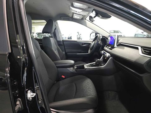 Used 2025 Toyota RAV4 XLE AWD/4WD image 10