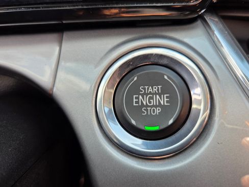 Used 2025 Chevrolet Trax LT FWD image 31