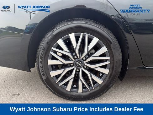 Used 2024 Nissan Altima 2.5 SV FWD image 9