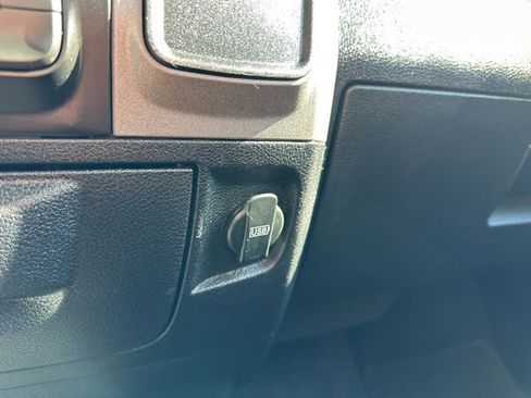 Used 2017 RAM 1500 Express image 18