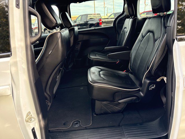 Used 2025 Chrysler Pacifica Limited FWD image 24
