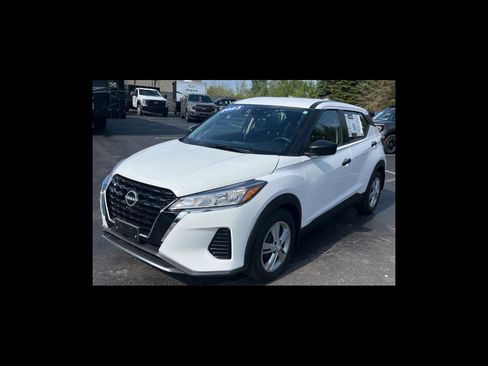 Used 2023 Nissan Kicks S FWD image 1
