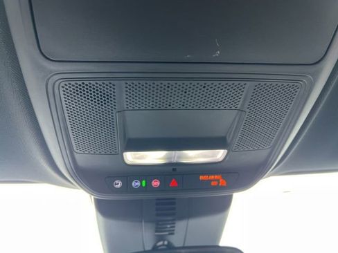 Used 2025 Chevrolet Traverse LT image 26