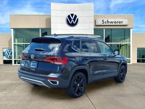 Certified 2023 Volkswagen Taos SE w/ Panoramic Sunroof Package FWD image 6