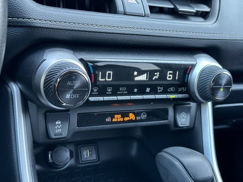 Used 2025 Toyota RAV4 XLE AWD/4WD image 19