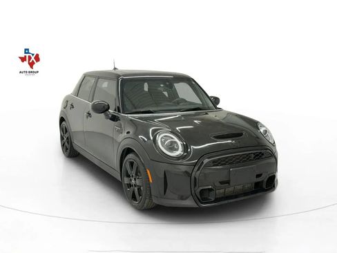 Used 2022 MINI Cooper S image 1