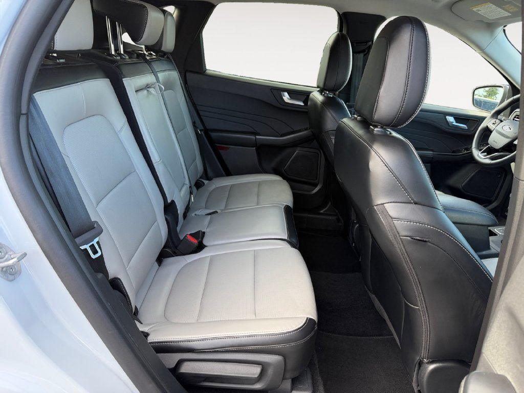 Used 2025 Ford Escape Platinum AWD/4WD image 23