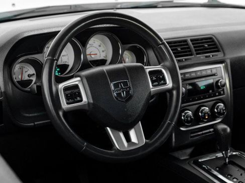 Used 2013 Dodge Challenger SXT image 13