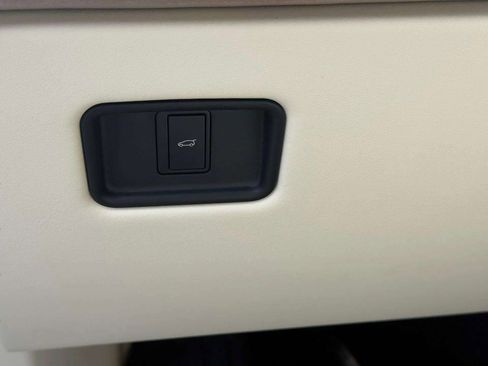 Used 2023 Land Rover Range Rover Long Wheelbase Autobiography image 32