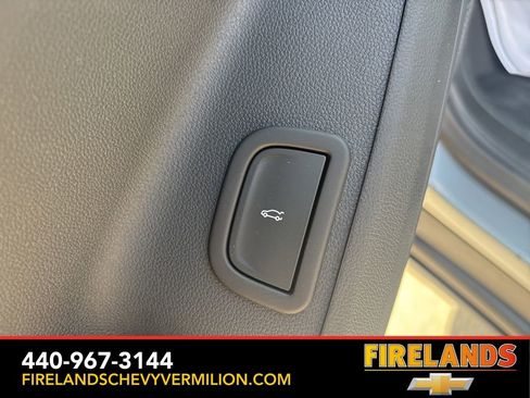 New 2026 Chevrolet Traverse LT w/ Sun and Wheel Package AWD/4WD image 15