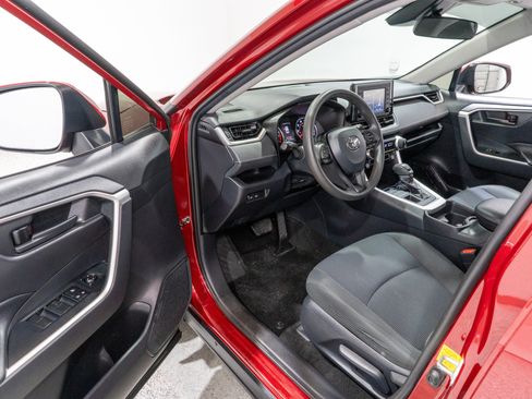 Used 2019 Toyota RAV4 LE AWD/4WD image 12