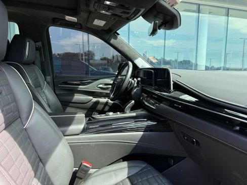 Used 2024 Cadillac Escalade V w/ LPO, ONYX Package AWD/4WD image 4