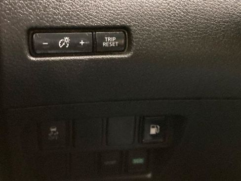 Used 2018 Nissan Rogue S FWD image 26