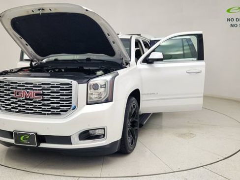 Used 2019 GMC Yukon Denali w/ Denali Ultimate Package AWD/4WD image 37