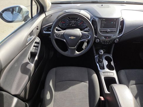 Used 2017 Chevrolet Cruze LT image 20