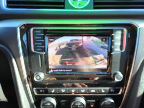 Used 2017 Volkswagen Passat 1.8T R-Line image 10