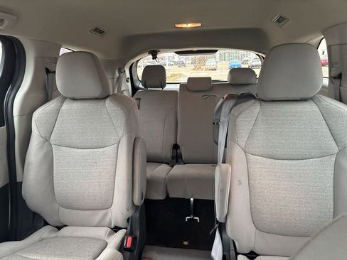 Used 2024 Toyota Sienna LE image 19