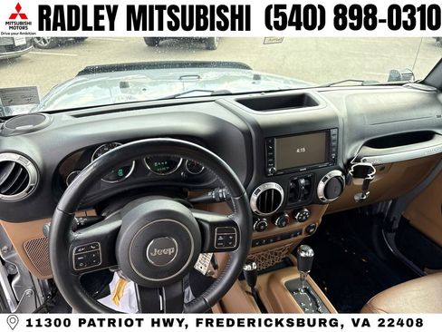 Used 2016 Jeep Wrangler Unlimited Sahara w/ Connectivity Group AWD/4WD image 12