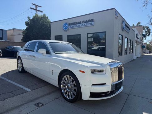 Used 2018 Rolls-Royce Phantom Sedan image 2